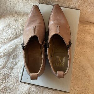 Frye Sacha Moto Shootie in Fawn 10B